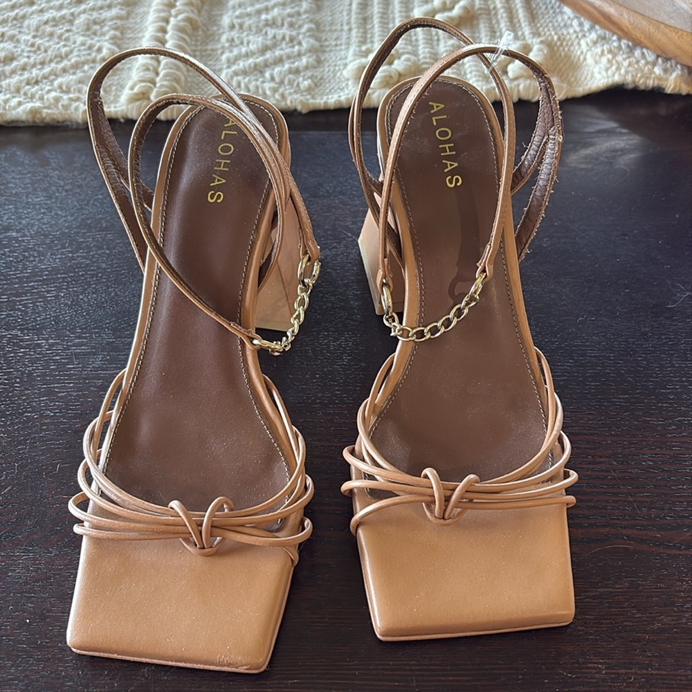 Never worn Alohas Women's Beige Strappy Sandals Cactus